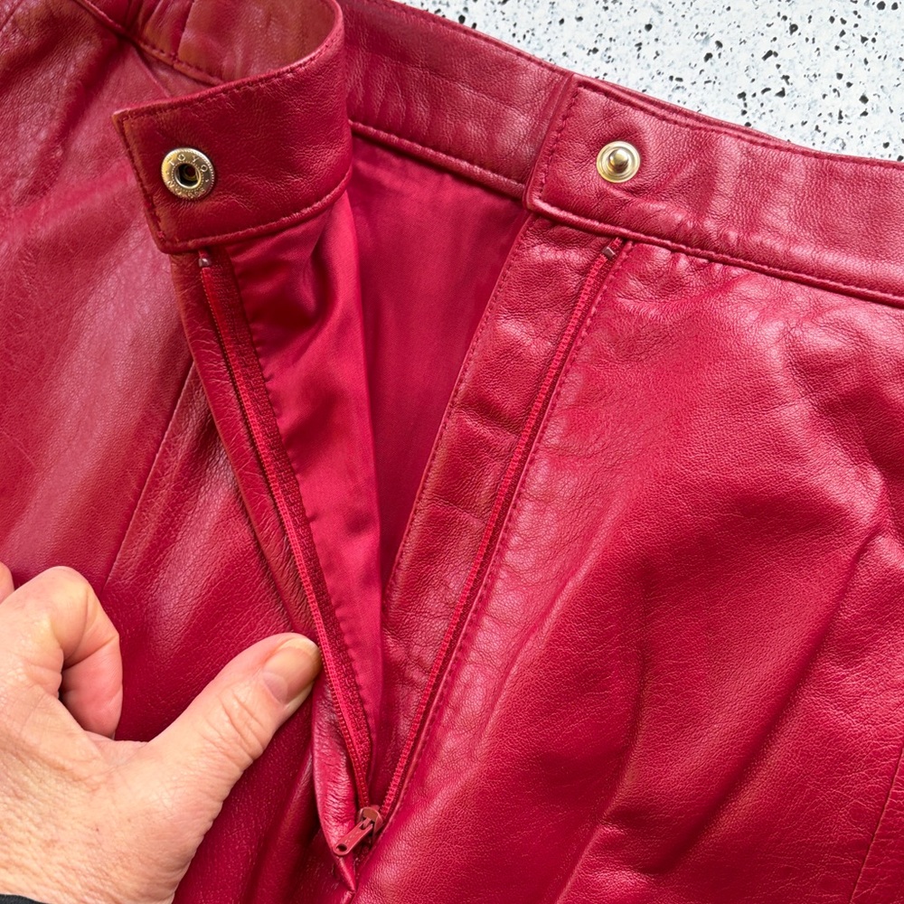 Vintage burgundy soft leather skirt size 6 or 8 knee length kick - Picture 6 of 9